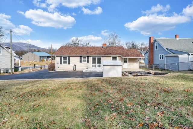 1902 Springfield AVE, Salem, VA 24153