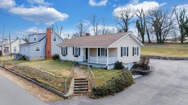 1902 Springfield AVE, Salem, VA 24153