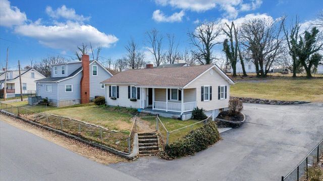 1902 Springfield AVE, Salem, VA 24153