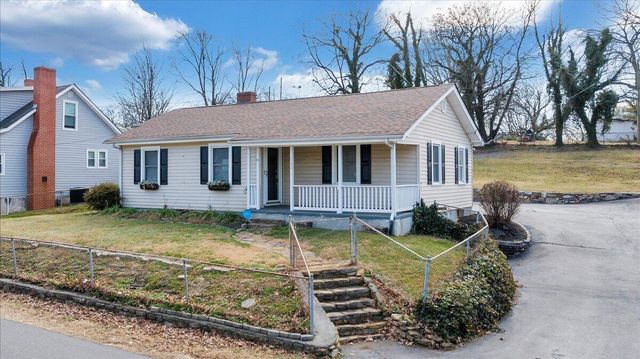 1902 Springfield AVE, Salem, VA 24153