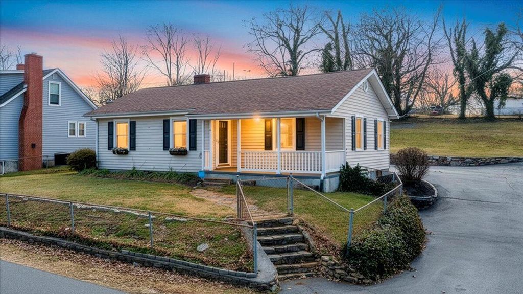 1902 Springfield AVE, Salem, VA 24153