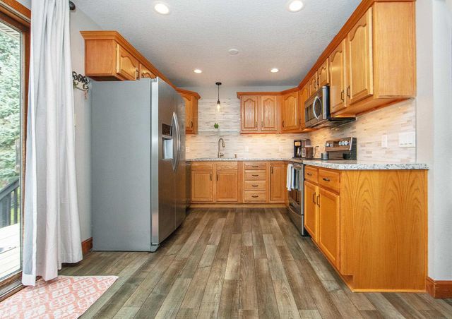 4760 Edgebrook Drive, Waterloo, IA 50701