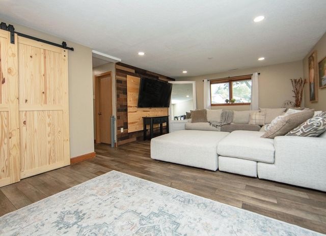 4760 Edgebrook Drive, Waterloo, IA 50701