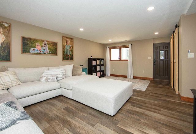 4760 Edgebrook Drive, Waterloo, IA 50701