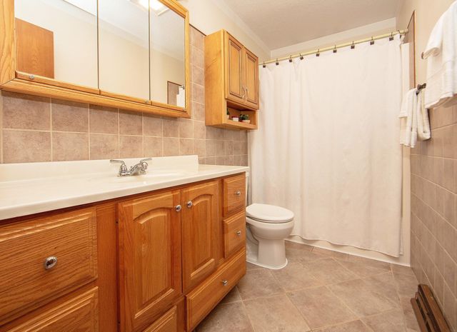 4760 Edgebrook Drive, Waterloo, IA 50701