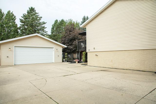 4760 Edgebrook Drive, Waterloo, IA 50701
