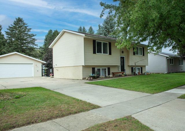 4760 Edgebrook Drive, Waterloo, IA 50701