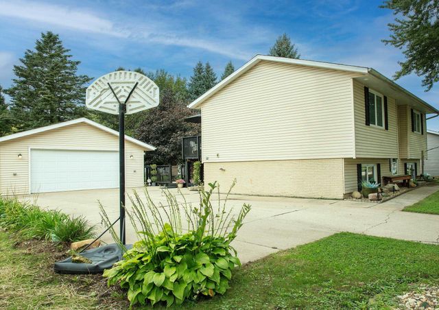 4760 Edgebrook Drive, Waterloo, IA 50701