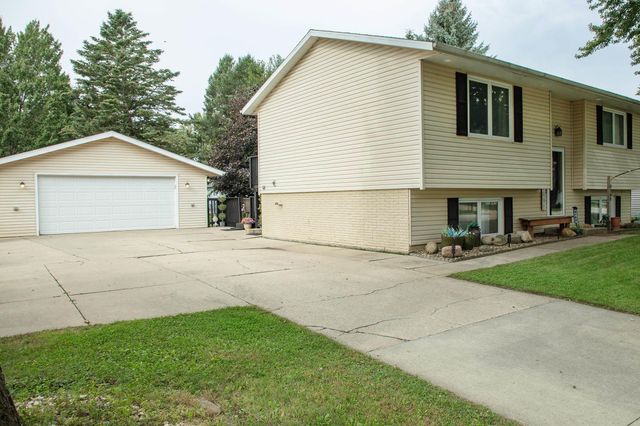 4760 Edgebrook Drive, Waterloo, IA 50701