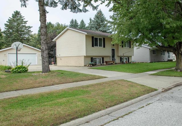 4760 Edgebrook Drive, Waterloo, IA 50701