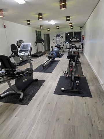 1351 NE 191st St E420, Miami, FL 33179