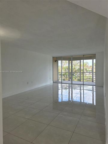 1351 NE 191st St E420, Miami, FL 33179