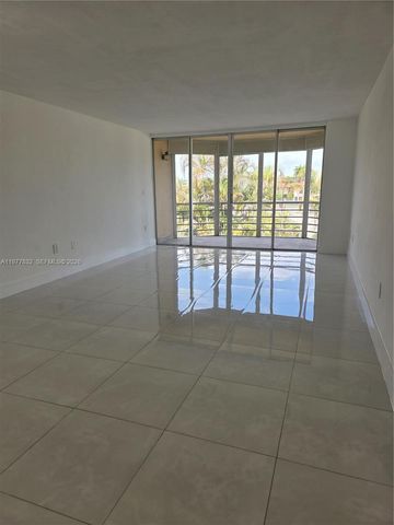 1351 NE 191st St E420, Miami, FL 33179