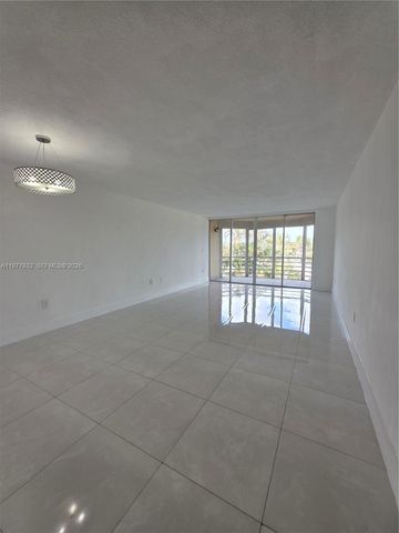 1351 NE 191st St E420, Miami, FL 33179