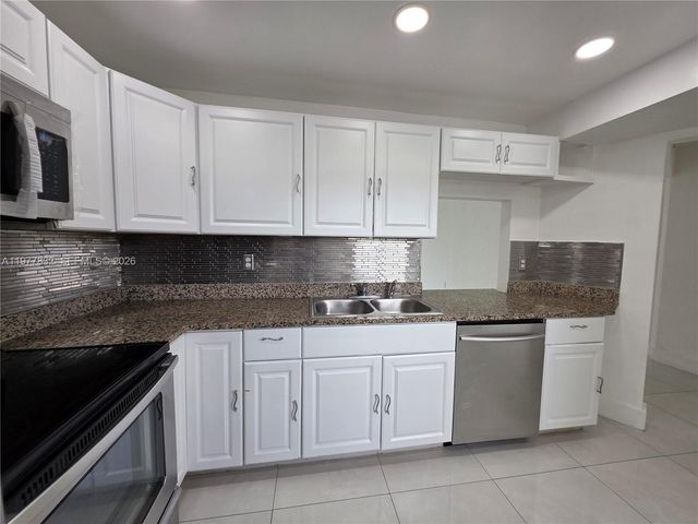 1351 NE 191st St E420, Miami, FL 33179