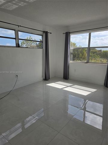 1351 NE 191st St E420, Miami, FL 33179