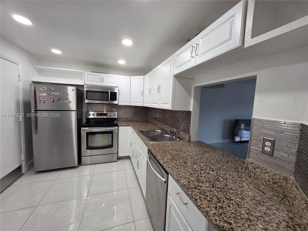 1351 NE 191st St E420, Miami, FL 33179