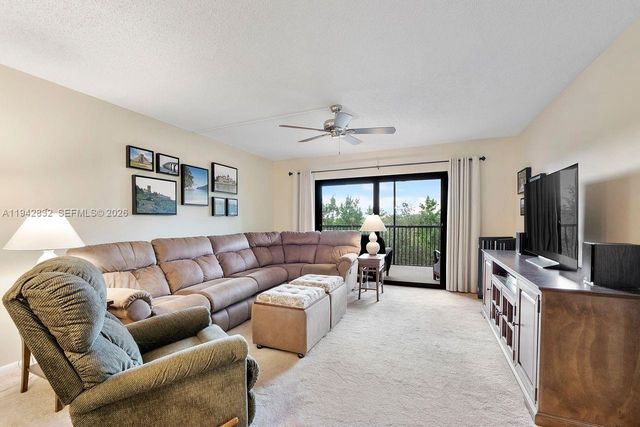 2200 S Cypress Bend Drive 406, Pompano Beach, FL 33069