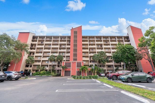 2200 S Cypress Bend Drive 406, Pompano Beach, FL 33069