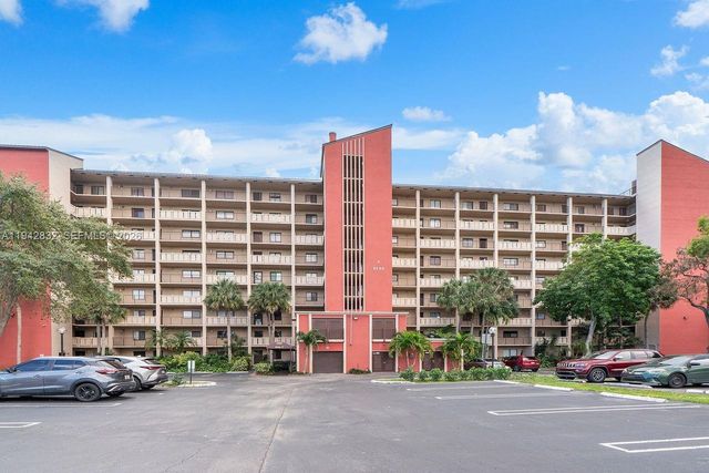 2200 S Cypress Bend Drive 406, Pompano Beach, FL 33069
