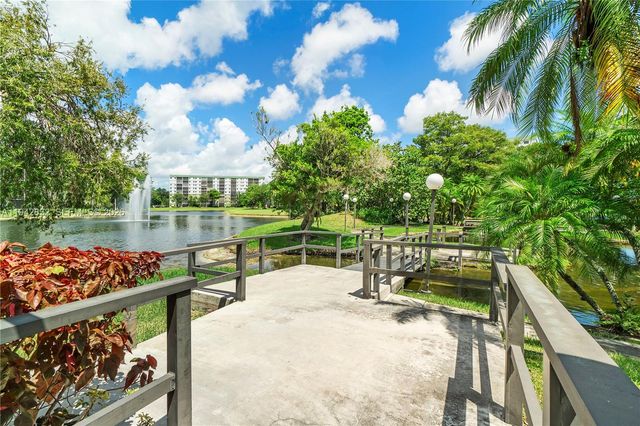 2200 S Cypress Bend Drive 406, Pompano Beach, FL 33069