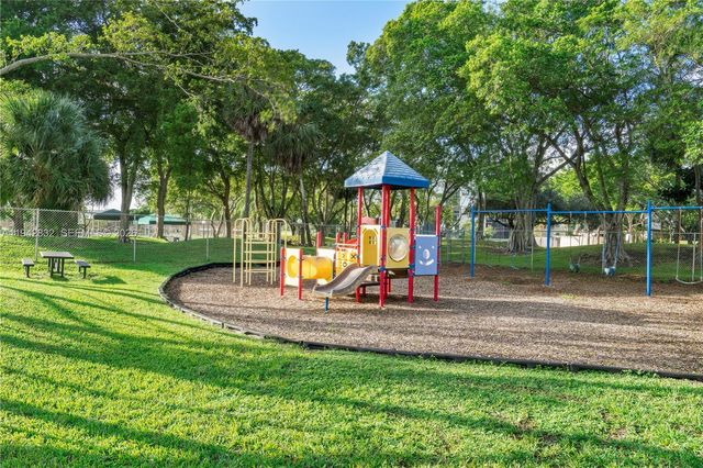 2200 S Cypress Bend Drive 406, Pompano Beach, FL 33069