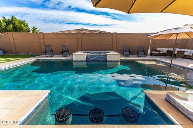 12515 W TUCKEY Lane, Glendale, AZ 85307