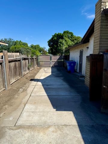 1264 Parkview St, Manteca, CA 95337