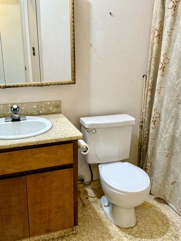 1264 Parkview St, Manteca, CA 95337