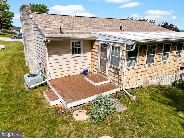 135 HEMLER DR, Hanover, PA 17331