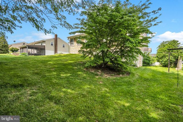 135 HEMLER DR, Hanover, PA 17331