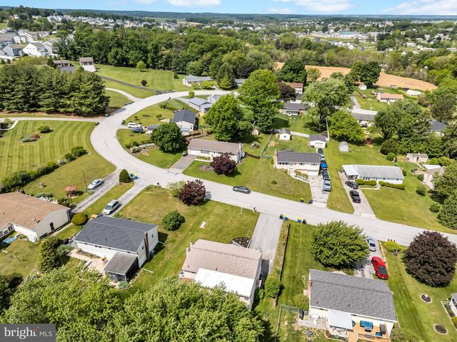 135 HEMLER DR, Hanover, PA 17331