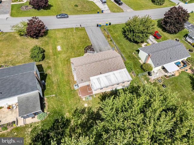 135 HEMLER DR, Hanover, PA 17331