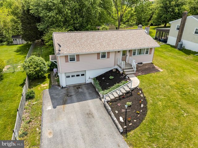 135 HEMLER DR, Hanover, PA 17331