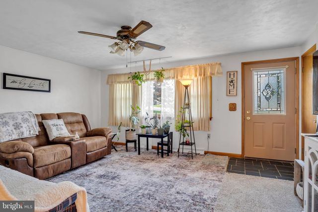 135 HEMLER DR, Hanover, PA 17331
