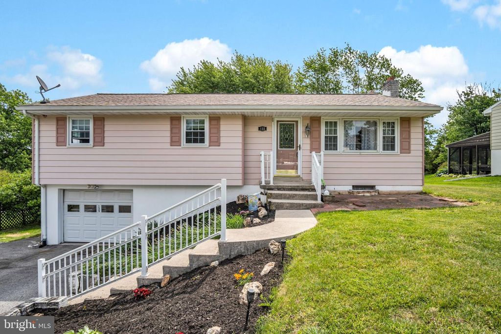 135 HEMLER DR, Hanover, PA 17331