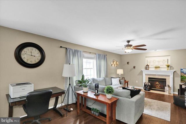 6 LENAPE DR, Morgantown, PA 19543