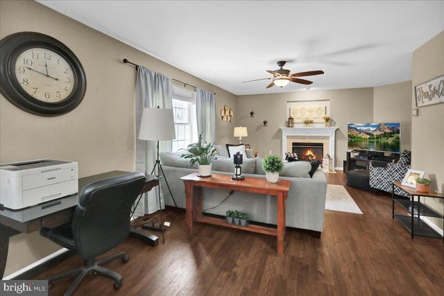 6 LENAPE DR, Morgantown, PA 19543