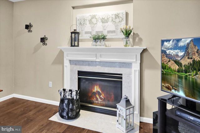 6 LENAPE DR, Morgantown, PA 19543