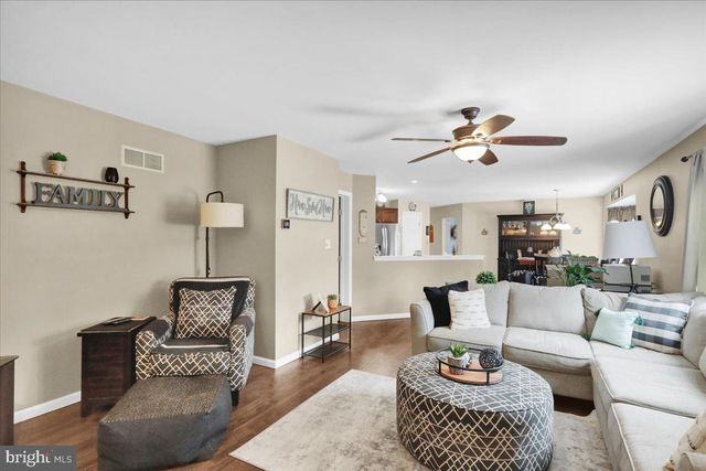 6 LENAPE DR, Morgantown, PA 19543