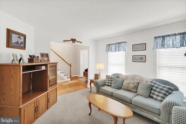 6 LENAPE DR, Morgantown, PA 19543