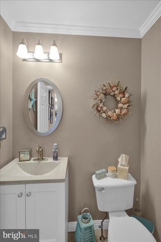 6 LENAPE DR, Morgantown, PA 19543