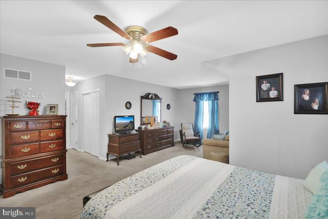 6 LENAPE DR, Morgantown, PA 19543