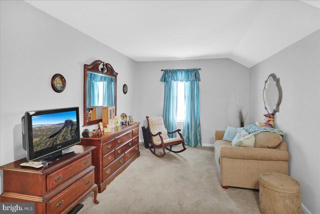 6 LENAPE DR, Morgantown, PA 19543