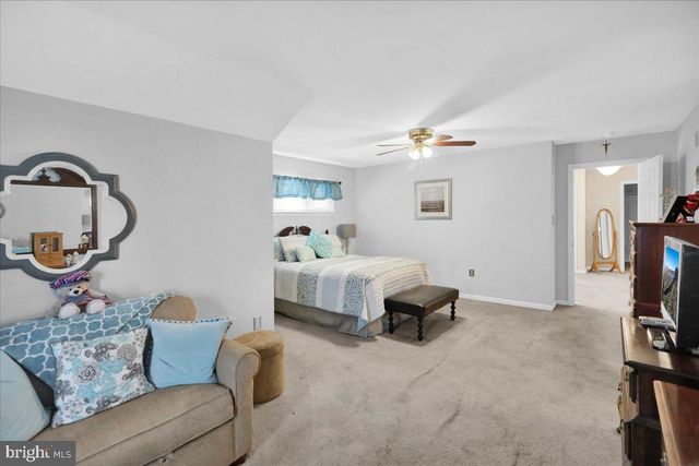 6 LENAPE DR, Morgantown, PA 19543