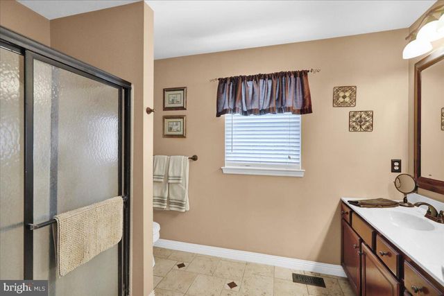 6 LENAPE DR, Morgantown, PA 19543