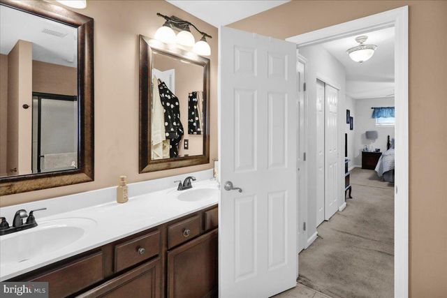 6 LENAPE DR, Morgantown, PA 19543