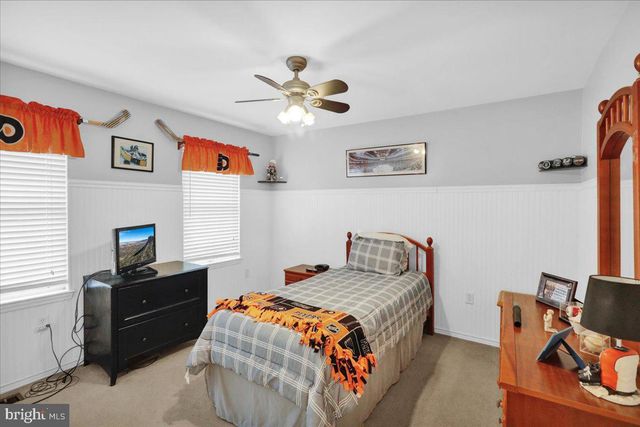 6 LENAPE DR, Morgantown, PA 19543