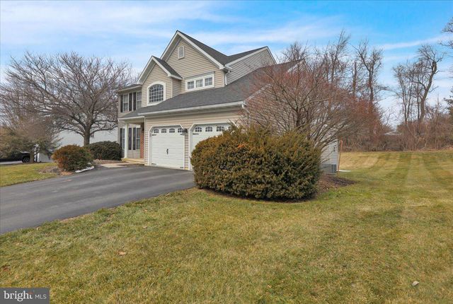 6 LENAPE DR, Morgantown, PA 19543