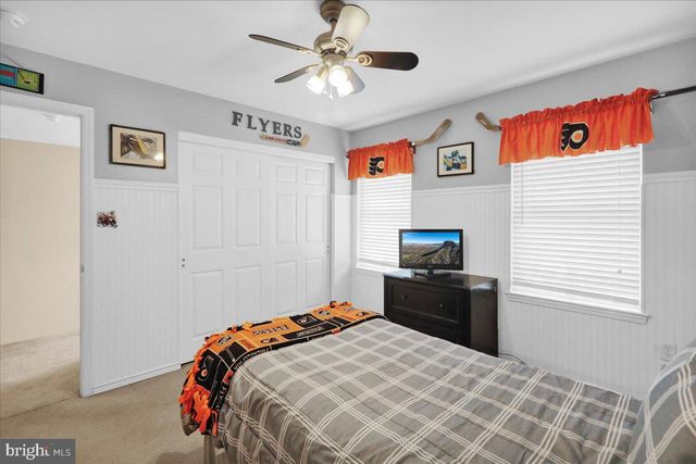 6 LENAPE DR, Morgantown, PA 19543